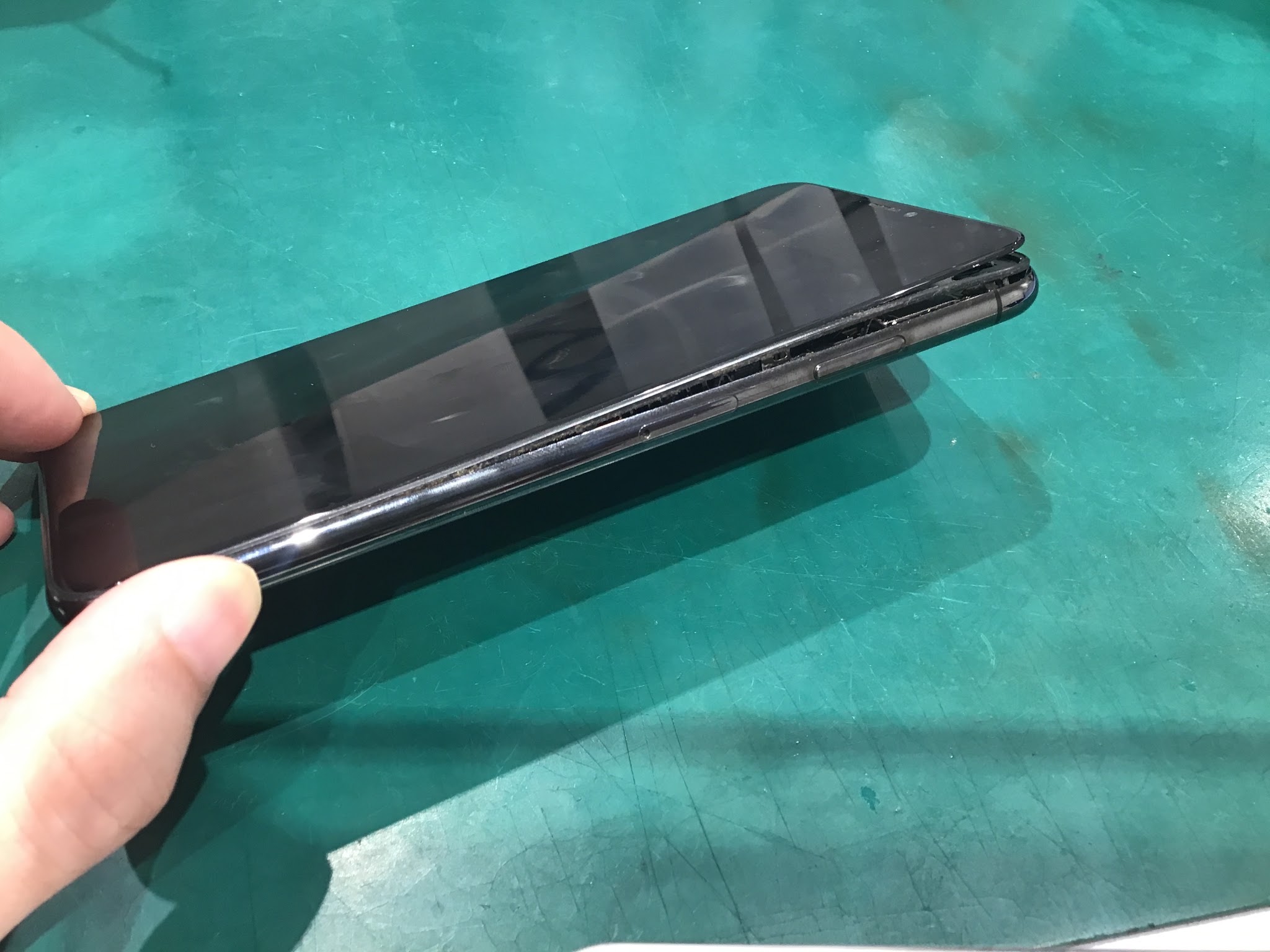 iPhoneXSMaxの画面とバッテリー交換の作業を承りました。【スマホ修理工房丸井錦糸町店】